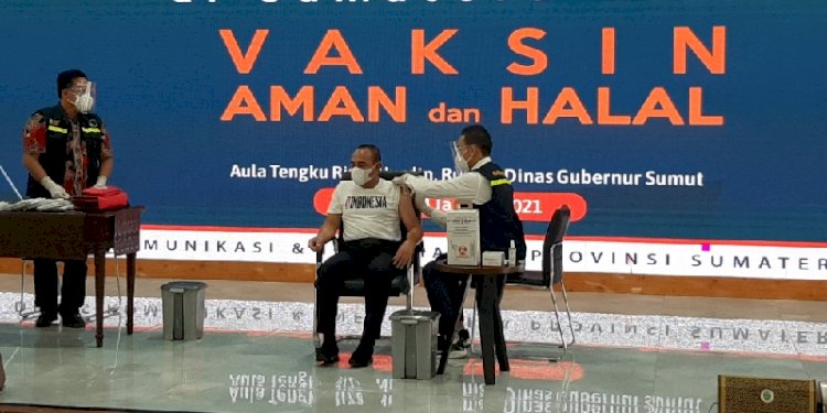 Gubernur Sumatera Utara Edy Rahmayadi disuntik Vaksin Covid-19/RMOLSumut