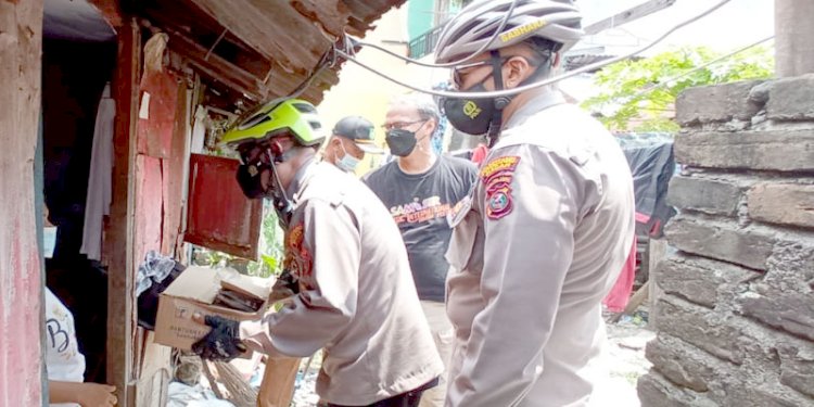 Kompol M Arifin bagikan sembako untuk warga terdampak covid-19/RMOLSumut