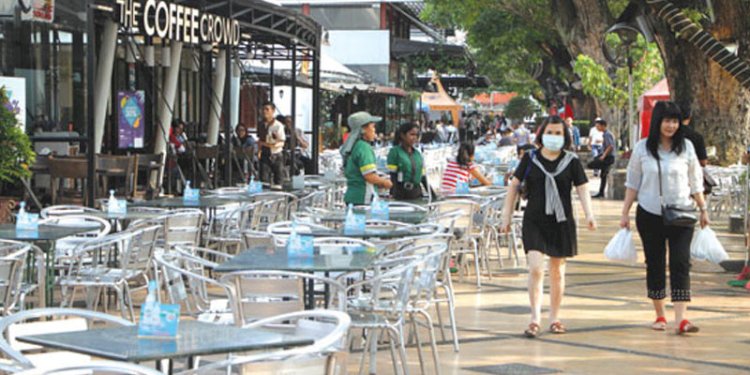 Pusat kuliner Merdeka Walk pada sisi Barat Lapangan Merdeka, Medan/Net