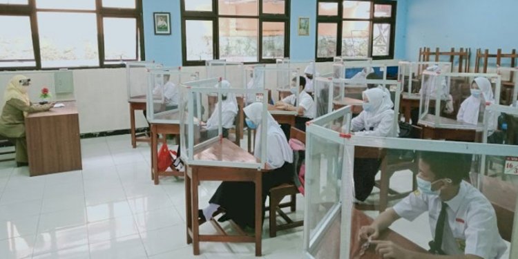  Sekolah tatap muka di Semarang menggunakan protokol kesehatan/Net