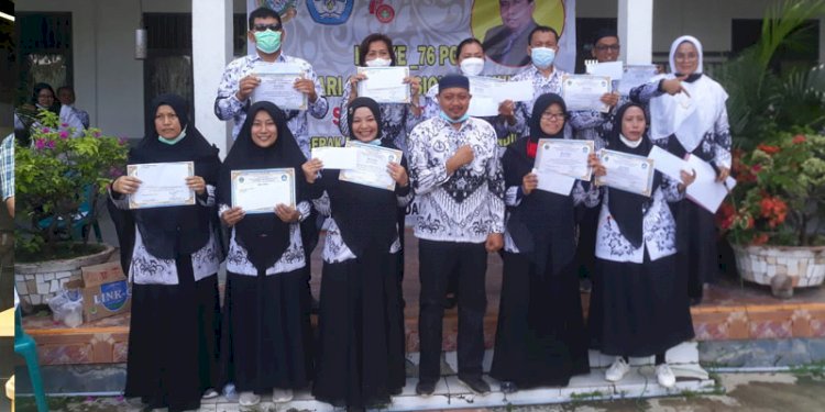 Para pemenang lomba kreativitas HUT 76 PGRI di SMA Negeri 7 Binjai/RMOLSumut