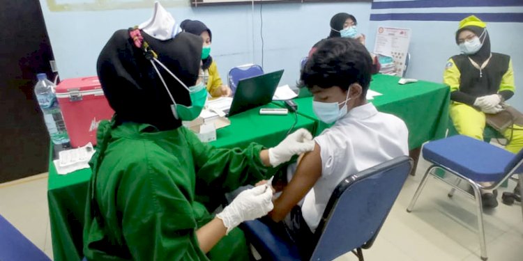 Vaksinasi pelajar Polsek Medan Timur/Ist