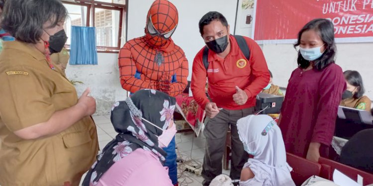 Karakter Pahlawan Super hadir semangati anak yang menerima vaksinasi covid-19 di Medan/Ist