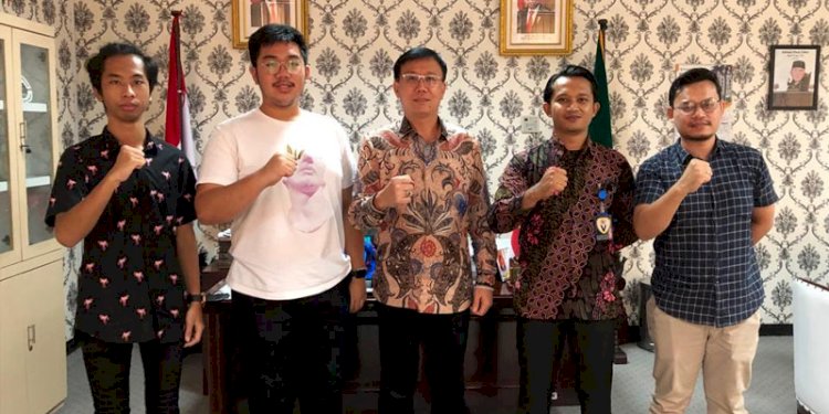 Ketua DPRD Medan Hasyim bersama tim ESport Sumut/Ist
