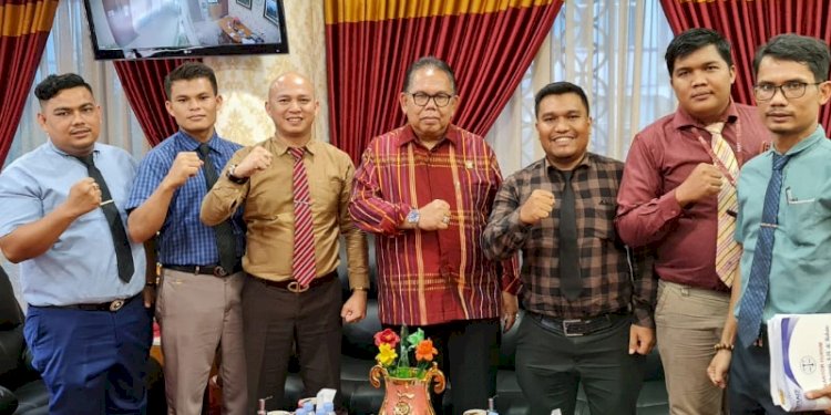 Ranto Sibarani dkk bersama Ketua DPRD Sumut Baskami Ginting/RMOLSumut