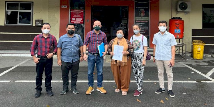 Ranto Sibarani dkk usai mendampingi Rosdiana melapor di Polrestabes Medan/Ist