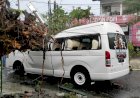 Pohon Tumbang Timpa Dua Mobil di Medan