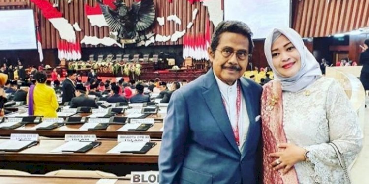 Fahmi Idris bersama putrinya Fahira Idris yang juga menjabat anggota DPR RI/Ist