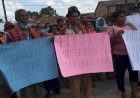Dukung Pembebasan Mpu Sembiring, Puluhan Warga Guru Kinayan Geruduk PN Lubuk Pakam