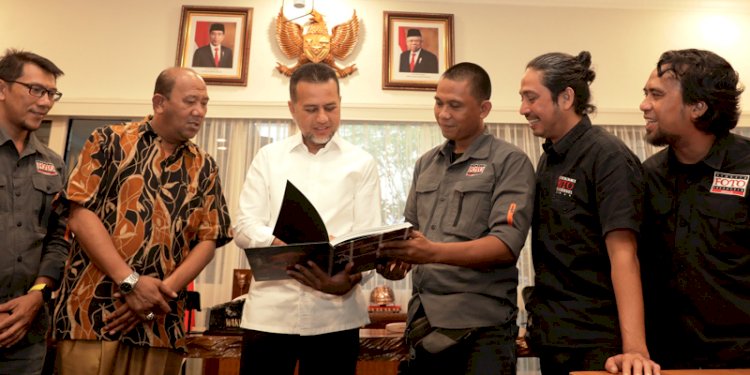 Musa Rajekshah bersama pengurus PFI Medan/Ist