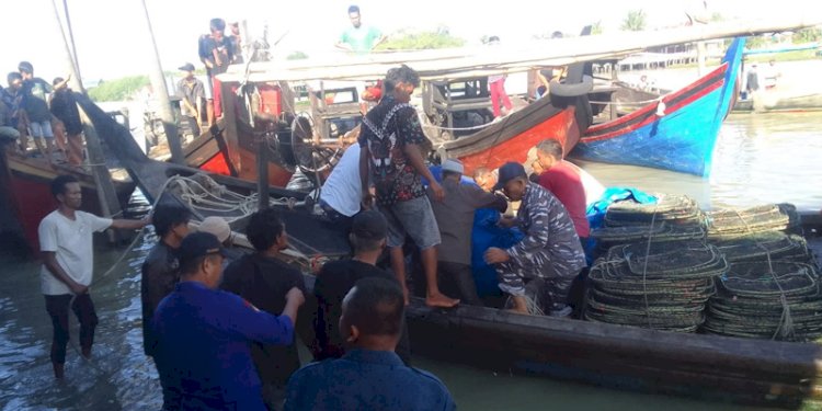 Evakuasi jenazah nelayan korban kapal tabrakan/Ist