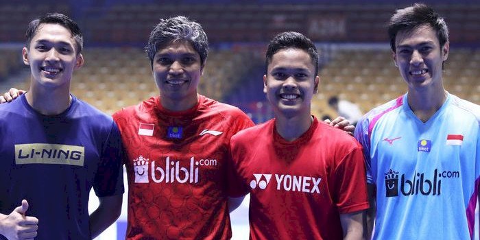 Pelatih tunggal putra Irwansyah bersama tiga jagoan bulutangkis Indonesia/Net