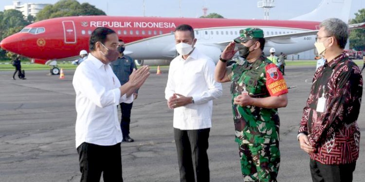 Presiden Joko Widodo bertolak dari Lanud Soewondo menuju Nias