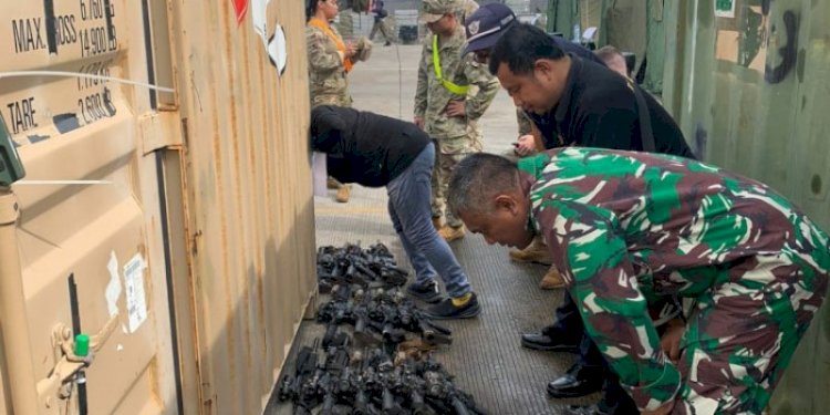  Kontainer berisi senjata tempur US Army di Pelabuhan Panjang//Ist