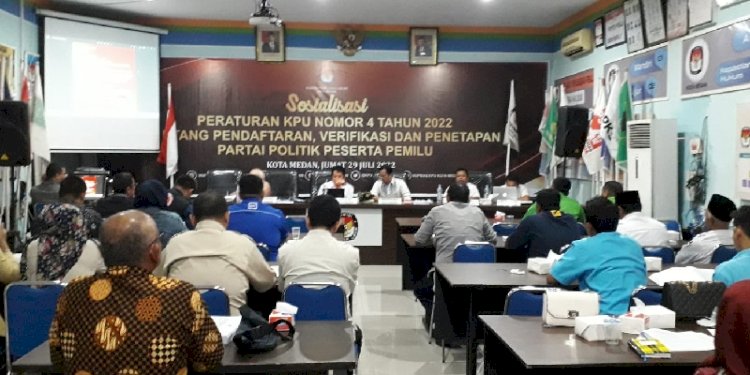 Ketua KPU Medan Agussyah Damanik bersama anggota KPU Medan/Ist