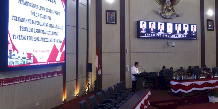 Rudiawan Sitorus membacakan pandangan Fraksi PKS DPRD Medan/Ist
