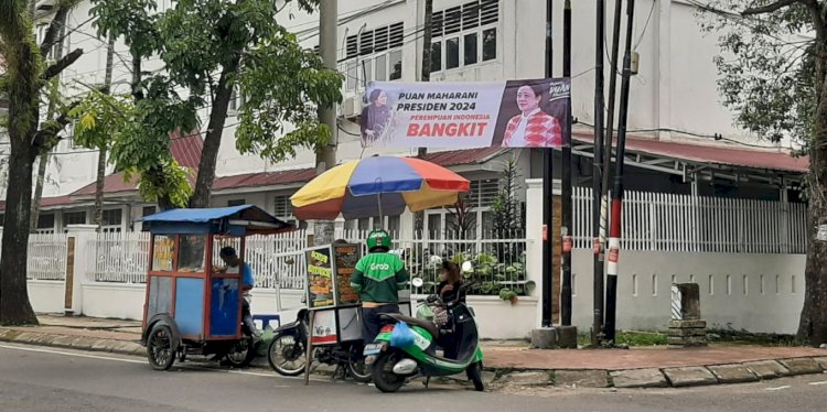 Spanduk Puan Maharani terpasang di Jalan Cik Di Tiro Medan/RMOLSumut