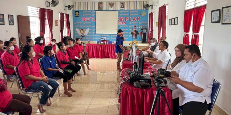 Petugas Disdukcapil Medan benahi NIK warga binaan Rutan Perempuan Klas II Tanjung Gusta/Ist