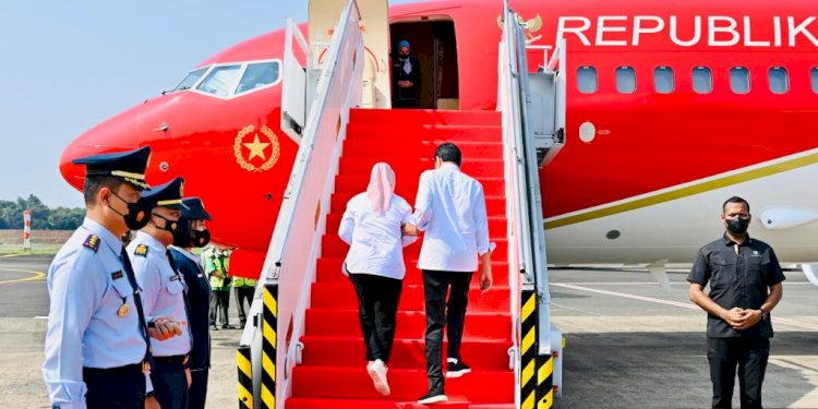 Presiden Joko Widodo dan Ibu Iriana menuju Jawa Tengah/Humas Setkab