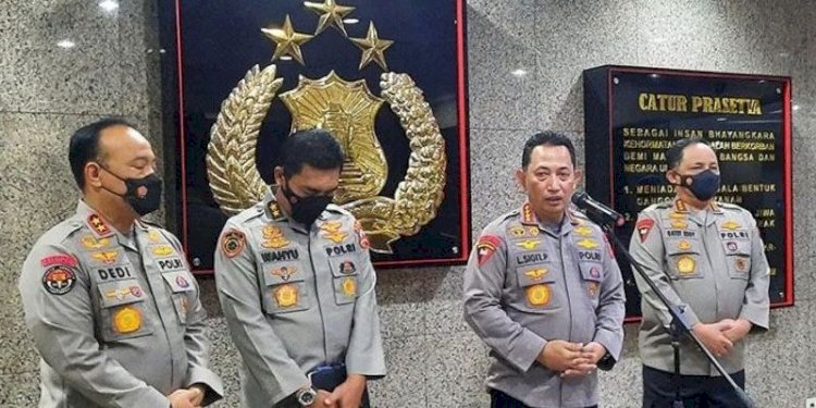    Kapolri Jenderal Listyo Sigit Prabowo ketika mengumumkan penonaktifan Irjen Pol Fredy Sambo.