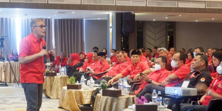 Budiman Sujatmiko saat berbicara didepan kader PDI Perjuangan Sumatera Utara/Ist