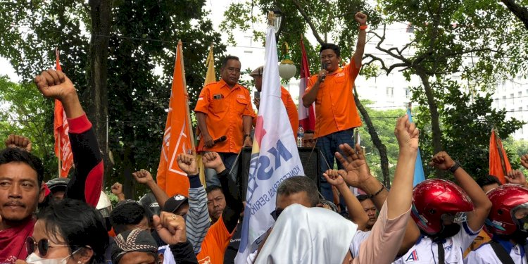 Demo buruh di DPRD Sumatera Utara meminta pembatalan kenaikan harga BBM/RMOLSumut