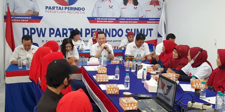 Ketua DPW Partai Perindo Sumatera Utara, Rudi Zulham Hasibuan saat membuka pelatihan marketing digital kepada paguyuban pedagang jamu/RMOLSumut