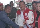 PDI Perjuangan Bagikan 5 Ton Pupuk di Samosir