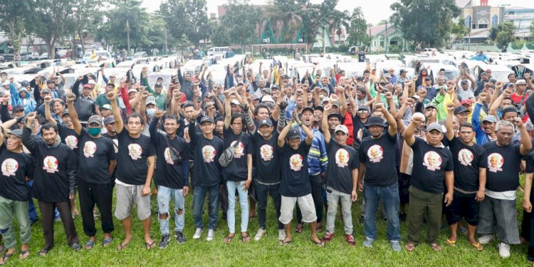 Ganjar Milenial Center Sumatera Utara bersama kalangan penarik betor di Medan/Ist