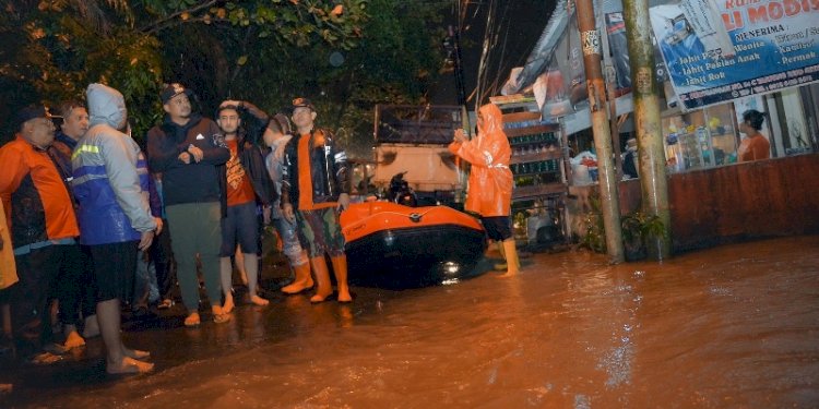 Bobby Nasution meninjau lokasi banjir di Jalan Perjuangan, Medan Sunggal/Ist