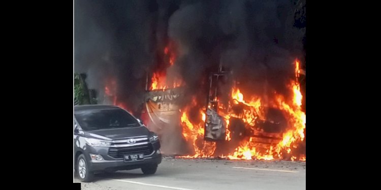 Bus Paradep terbakar dalam perjalanan Medan-Pematangsiantar/Ist