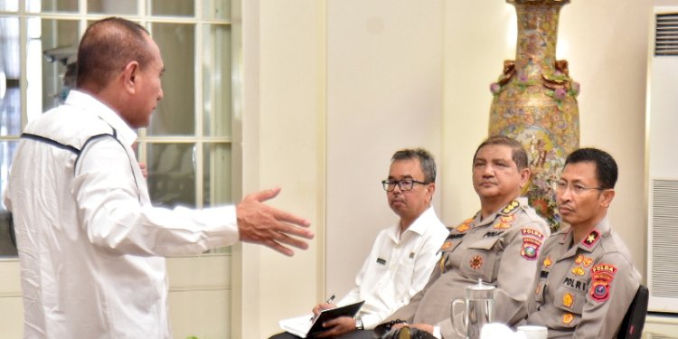 Gubernur Sumatera Utara (Sumut) Edy Rahmayadi mengikuti acara pembukaan Rapat Koordinasi (Rakor) Inspektur Daerah se-Indonesia secara virtual yang diikuti dari Rumah Dinas Gubernur Sumut, Jalan Sudirman Medan, Rabu (25/1/2023)/Ist