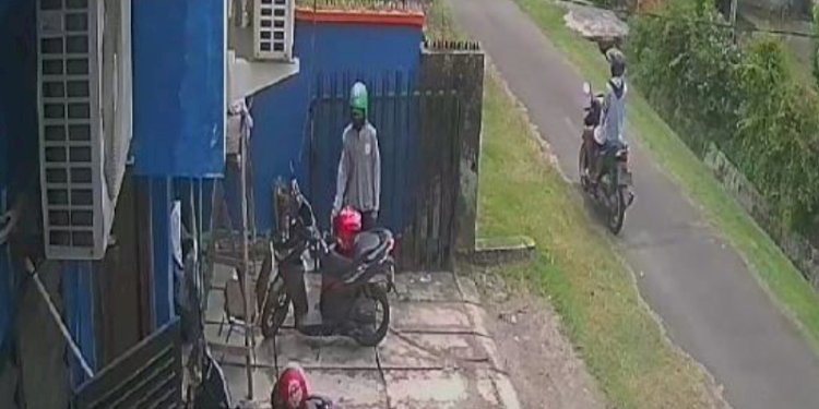 Rekaman CCTV maling sepeda motor beraksi di Kantor Ombudsman RI Perwakilan Sumatera Utara/Repro