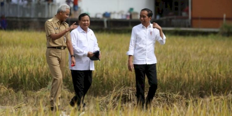 Presiden Joko Widodo bersama Ganjar Pranowo dan Prabowo Subianto/Net