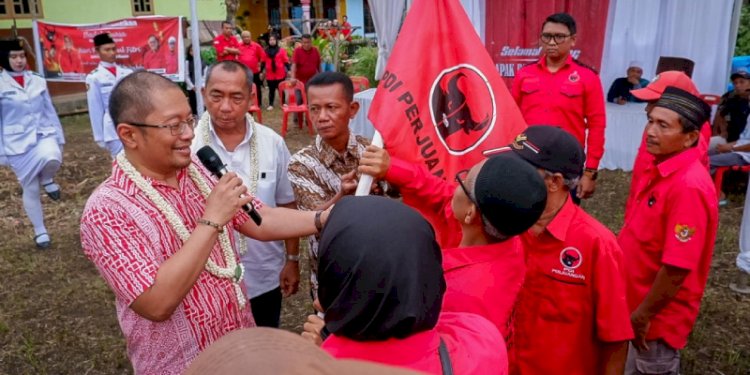 Paul Baja M Siahaan saat menyapa warga di Desa Bangun Rejo, Tanjung Morawa, Deli Serdang/Ist