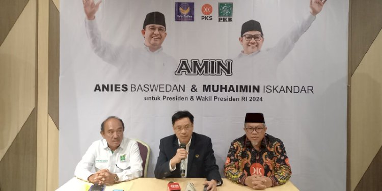 Ketua DPW Nasdem Sumut Iskandar ST (tengah) memberikan keterangan didampingi Ketua DPW PKS Sumut H Usman Jakfar (kanan) dan Ketua DPW PKB Sumut Syaiful Syafri/Ist