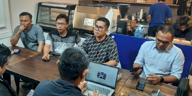 Ketua DPD Demokrat Sumut, M Lokot Nasution dan beberapa pengurus berbincang dengan kalangan Jurnalis di Kota Medan/RMOLSumut