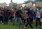 Gelar Mimbar Rakyat, Mahasiswa di Medan Serukan 'Tahta Untuk Rakyat'