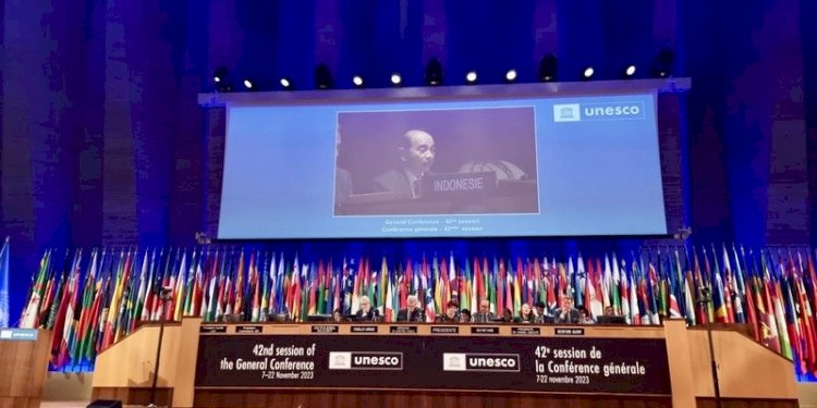 Duta Besar RI untuk UNESCO, Mohamad Oemar berbicara di sesi Pleno Konferensi Umum ke-42 UNESCO di Markas Besar UNESCO, Paris, Prancis pada Senin, 20 November 2023/Ist