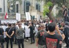 Demo, Koalisi Rakyat Menggugat Demokrasi Bawa Keranda Mayat ke DPRD Sumut
