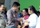 Pj Gubernur Sumut Serahkan Penghargaan Lingkungan Hidup Kepada 227 Perusahaan   